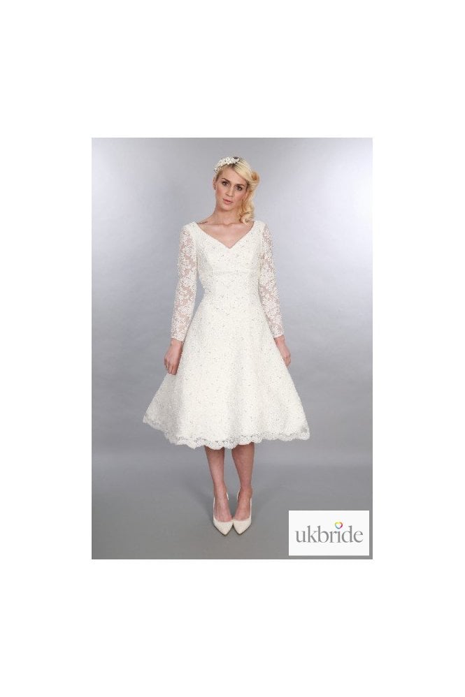 Timeless Chic Wedding Dresses Exclusive To Cutting Edge Brides Boutique 7435