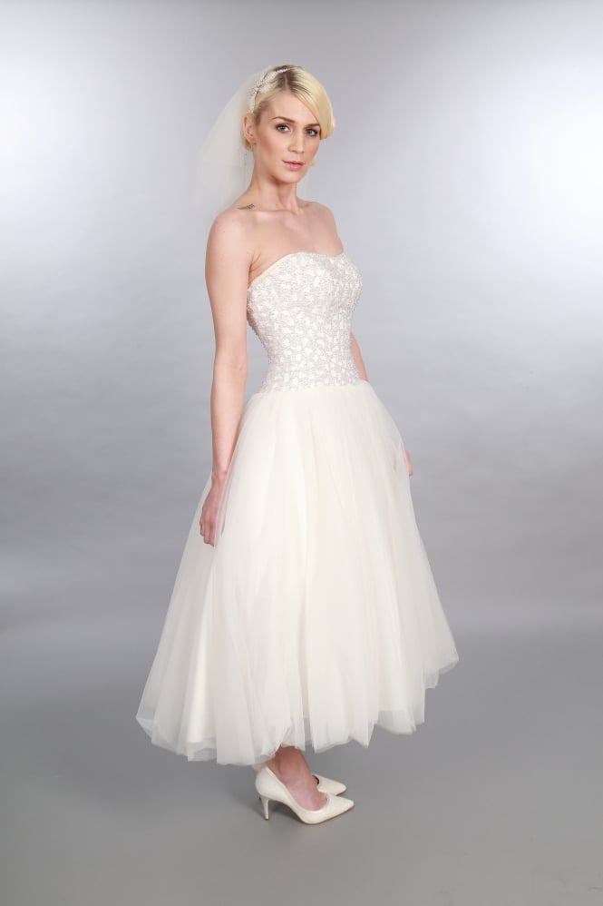 Timeless Chic Wedding Dresses Exclusive To Cutting Edge Brides Boutique 5331